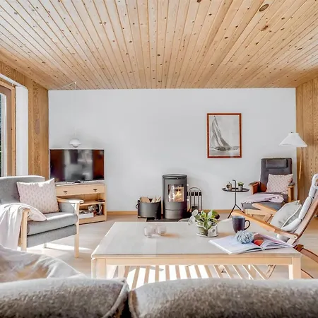 Alvia - 200m From The Sea By Interhome